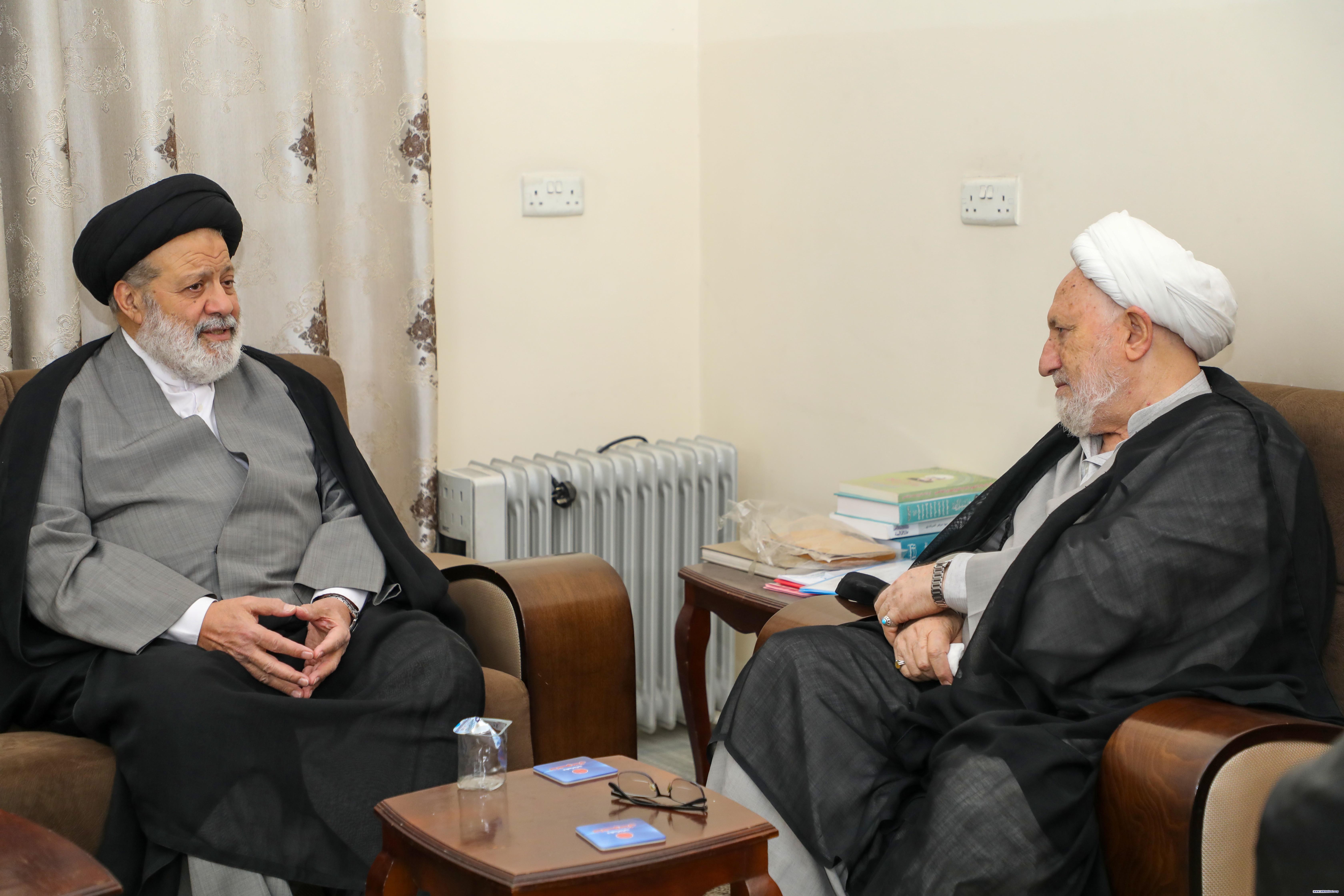 المرجع الخالصي يستقبل رئيس الهيئة العلمائية في سوريا لتقديم العزاء برحيل فقيد الامة الامام الخالصي