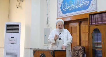 المرجع الخالصي يتساءل: من الذي يتحكم بالقرار العراقي؟ ويؤكد ان مواجهة المشروع الاستعماري تبدأ بوحدة العراقيين والدفاع عن الإسلام